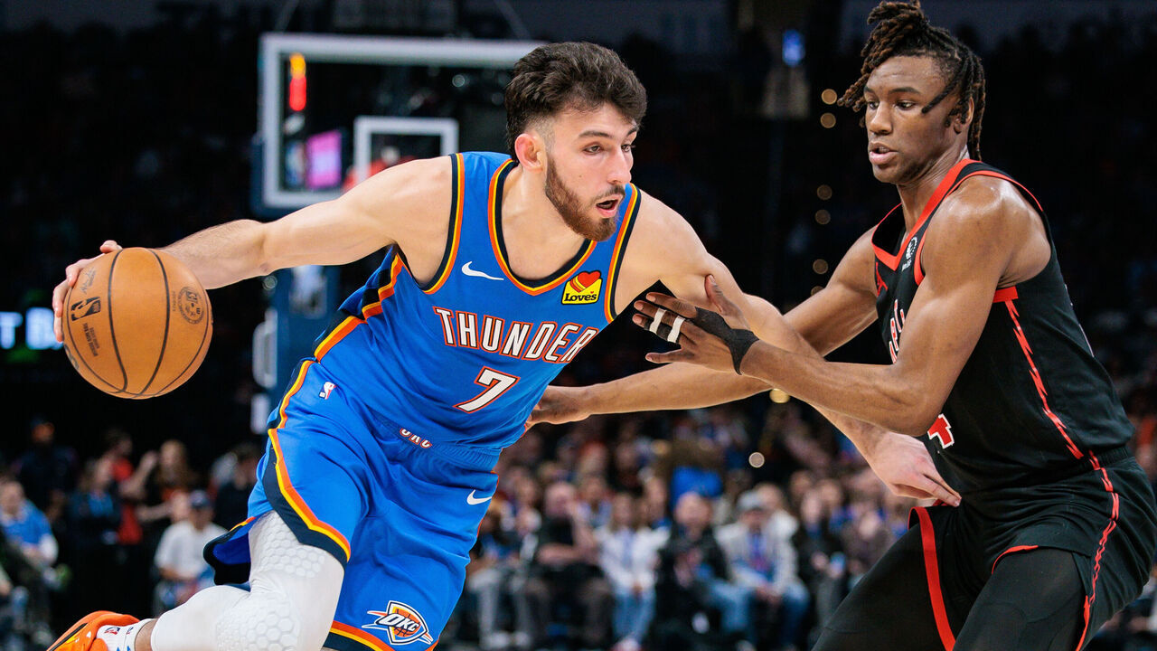 OKLAHOMA CITY, OKLAHOMA - FEBRUARY 07: Chet Holmgren #7 of the Oklahoma City Thunder drives by Ja'Kobe Walter #14 of the Toronto Raptors during the fourth quarter at Paycom Center on February 7, 2025 in Oklahoma City, Oklahoma.