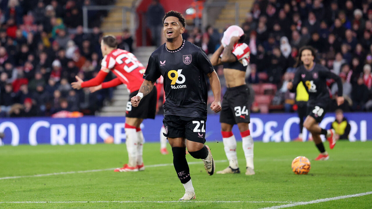SOUTHAMPTON, ENGLAND - FEBRUARY 08: Marcus Edwards of Burnley celebrates scoring his team's first goal during the Emirates FA Cup Fourth Round match between Southampton and Burnley at St Mary's Stadium on February 08, 2025 in Southampton, England.