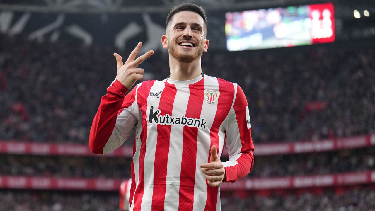 BILBAO, SPAIN - FEBRUARY 08: Oihan Sancet of Athletic Club celebrates scoring his team's third goal and completing his hat-trick during the LaLiga match between Athletic Club and Girona FC at Estadio de San Mames on February 08, 2025 in Bilbao, Spain.
