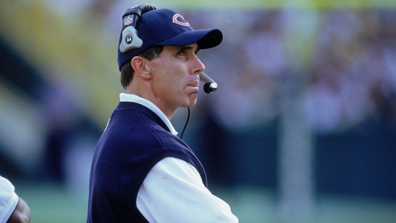 1 Oct 2000: Head Coach Dick Jauron of the Chicago Bears looks on from the sideliens during the game against the Green Bay Packers at Lambeau Field in Green Bay, Wisconsin. The Bears defeated the Packers 27-24.Mandatory Credit: Jonathan Daniel /Allsport