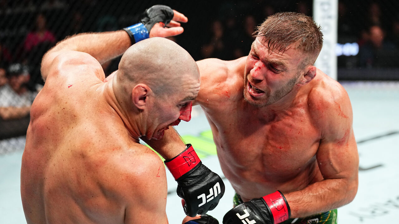 SYDNEY, AUSTRALIA - FEBRUARY 09: (R-L) Dricus Du Plessis of South Africa elbows Sean Strickland in the UFC middleweight championship fight during the UFC 312 event at Qudos Bank Arena on February 09, 2025 in Sydney, Australia.