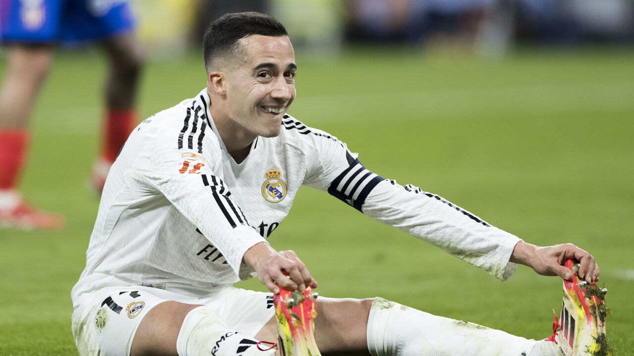 Lucas Vazquez of Real Madrid reacts to a missed opportunity during the La Liga 2024/25 match between Real Madrid and Atletico de Madrid at Santiago Bernabeu Stadium in Madrid, Spain, on February 8.
