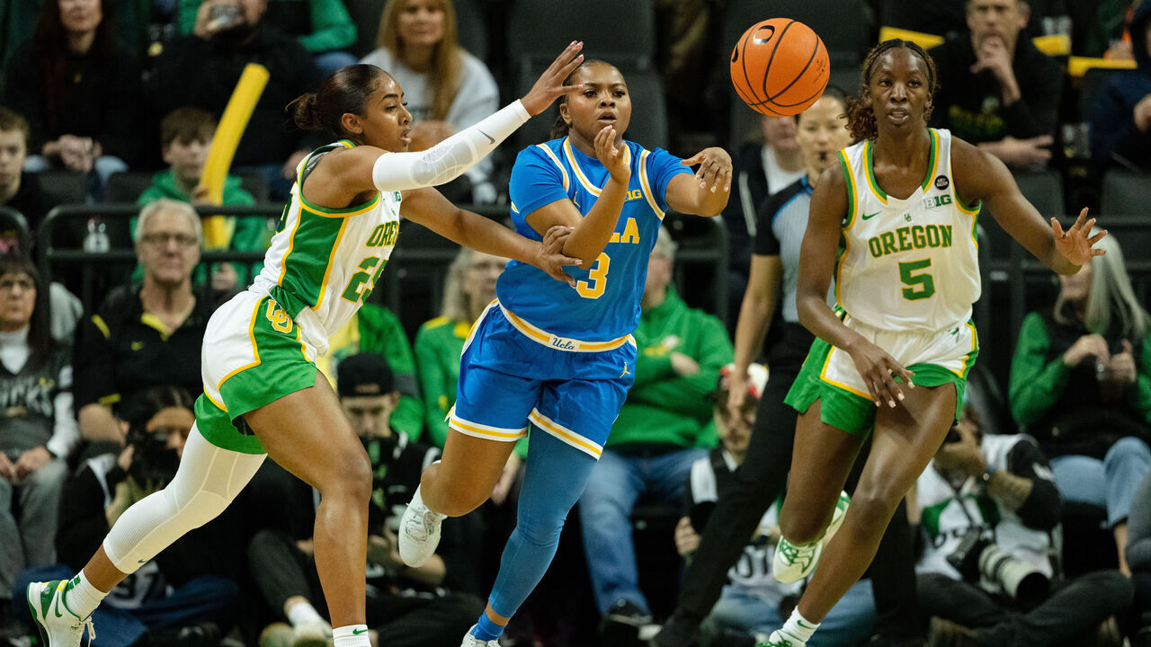 EUGENE, OREGON - FEBRUARY 9: Londynn Jones #3 of the UCLA Bruins passes the ball during the first quarter of the game against the Oregon Ducks at Matthew Knight Arena on February 9, 2025 in Eugene, Oregon.