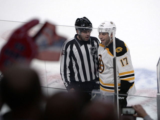 Bruins' Lucic apologizes for obscene gesture directed to 'great' Canadiens fans