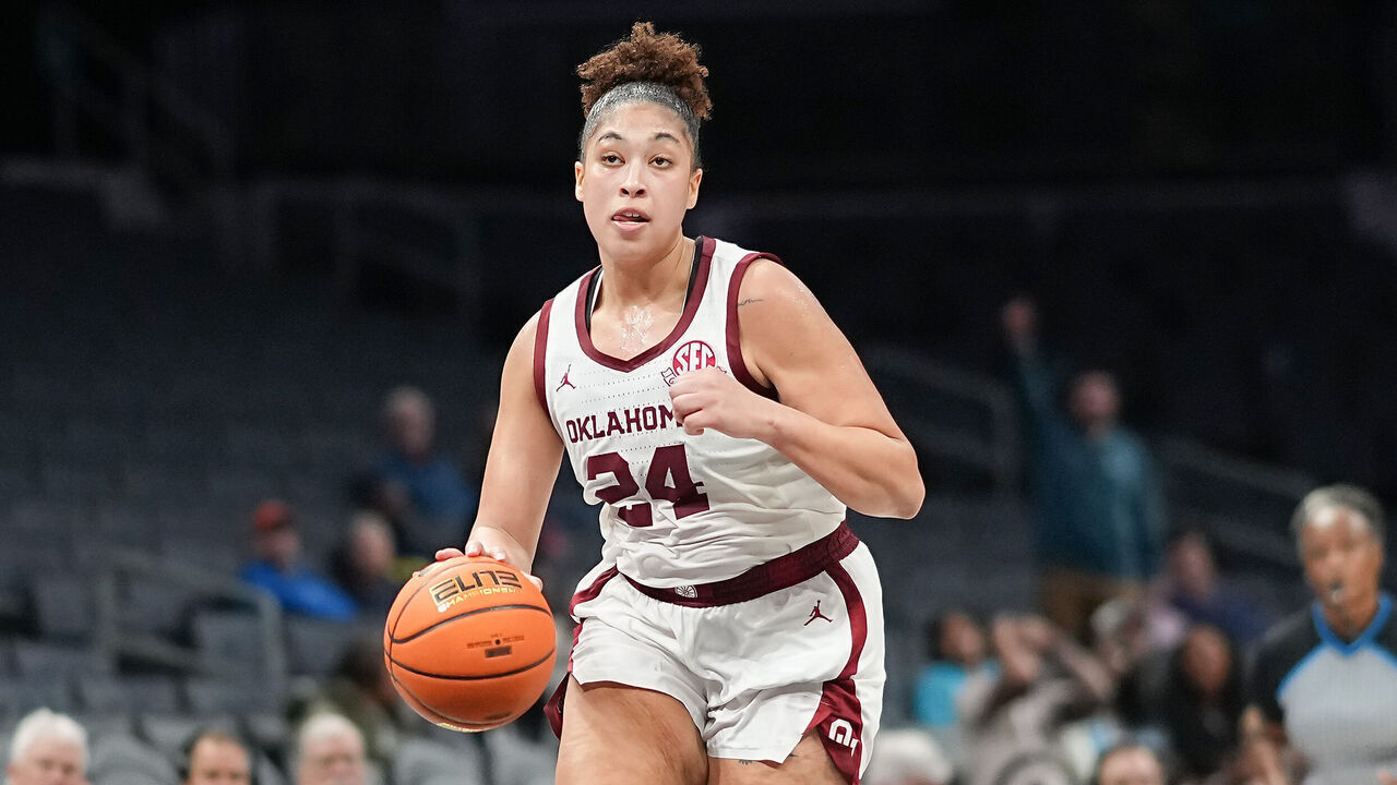 CHARLOTTE, NORTH CAROLINA - DECEMBER 17: Skylar Vann #24 of the Oklahoma Sooners brings the ball up court in the second half of her game against the Michigan Wolverines during the Jumpman Invitational at Spectrum Center on December 17, 2024 in Charlotte, North Carolina.