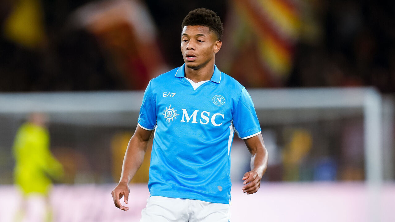 David Neres of SSC Napoli looks on during the Serie A Enilive match between AS Roma and SSC Napoli at Stadio Olimpico on February 2, 2025 in Rome, Italy.