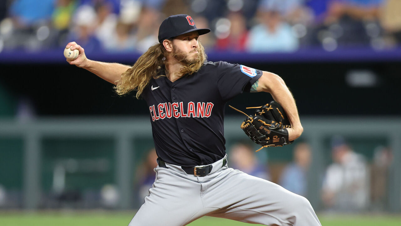 KANSAS CITY, MO - SEPTEMBER 03: Cleveland Guardians pitcher Scott Barlow (58) pitches in the ninth inning of an MLB game between the Cleveland Guardians and Kansas City Royals on September 3, 2024 at Kauffman Stadium in Kansas City, MO.