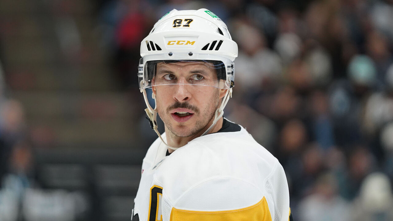 SALT LAKE CITY, UT - JANUARY 29: Pittsburgh Penguins center Sidney Crosby (87) as seen during an NHL game between the Pittsburgh Penguins and the Utah Hockey Club on January 29, 2025 at the Delta Center in Salt Lake City, UT.