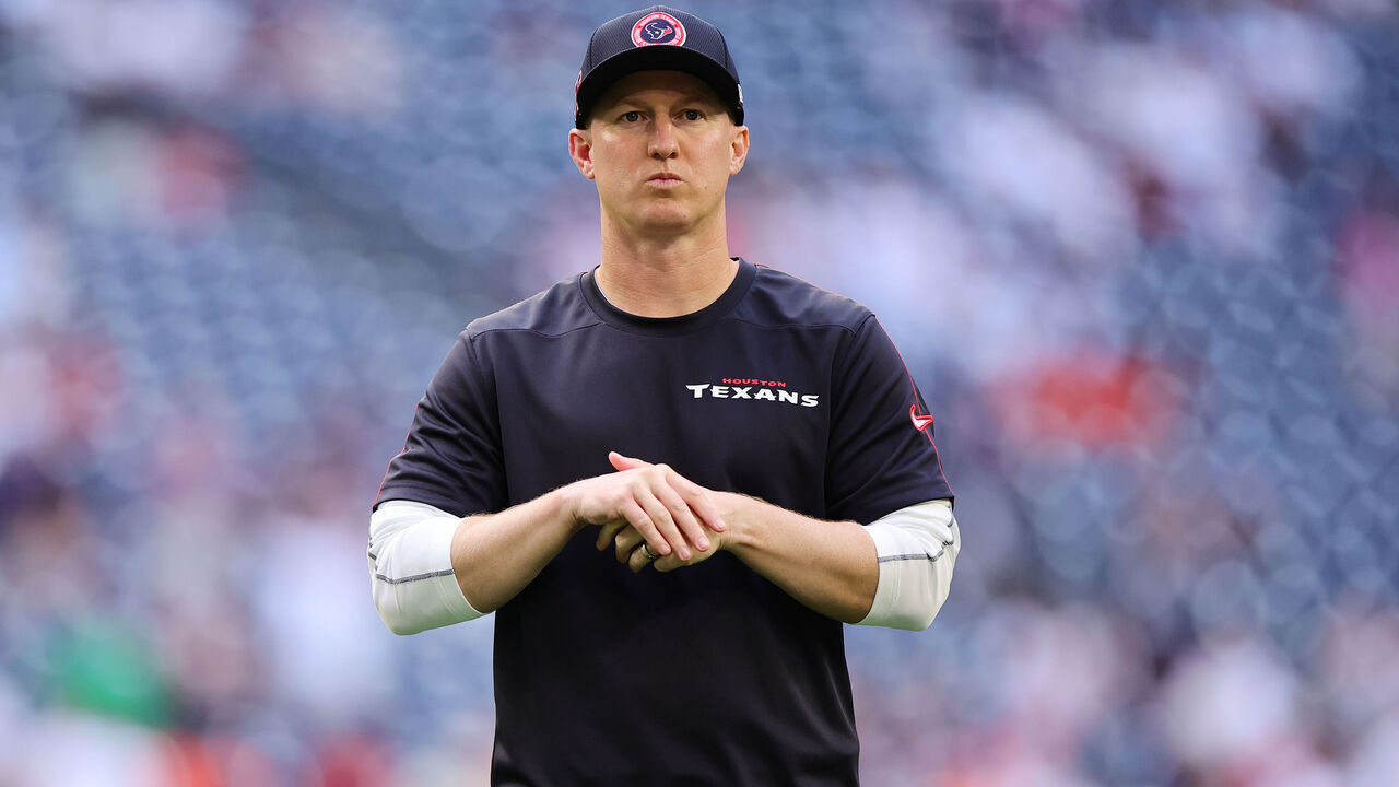 HOUSTON, TEXAS - SEPTEMBER 15: Offensive coordinator Bobby Slowik of the Houston Texans looks on prior to a game against the Chicago Bears at NRG Stadium on September 15, 2024 in Houston, Texas.