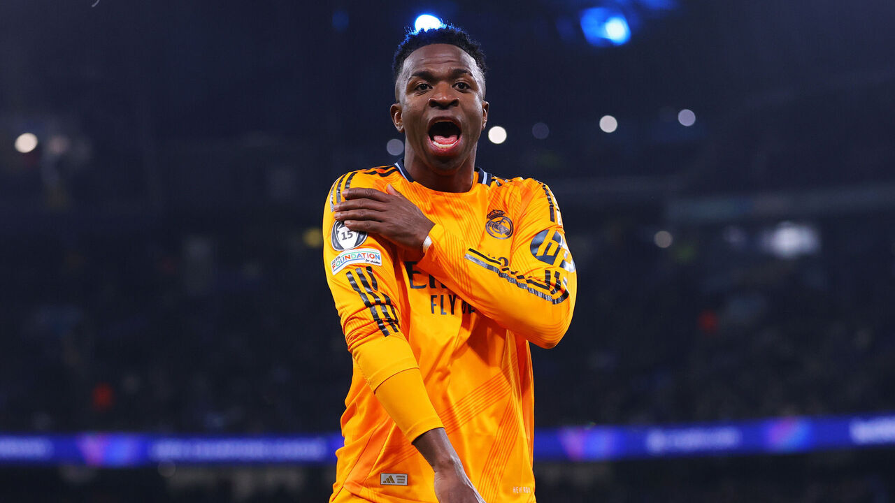MANCHESTER, ENGLAND - FEBRUARY 11: Vinicius Junior of Real Madrid celebrates after scoring their team's second goal during the UEFA Champions League 2024/25 League Knockout Play-off first leg match between Manchester City and Real Madrid C.F. at Manchester City Stadium on February 11, 2025 in Manchester, England.