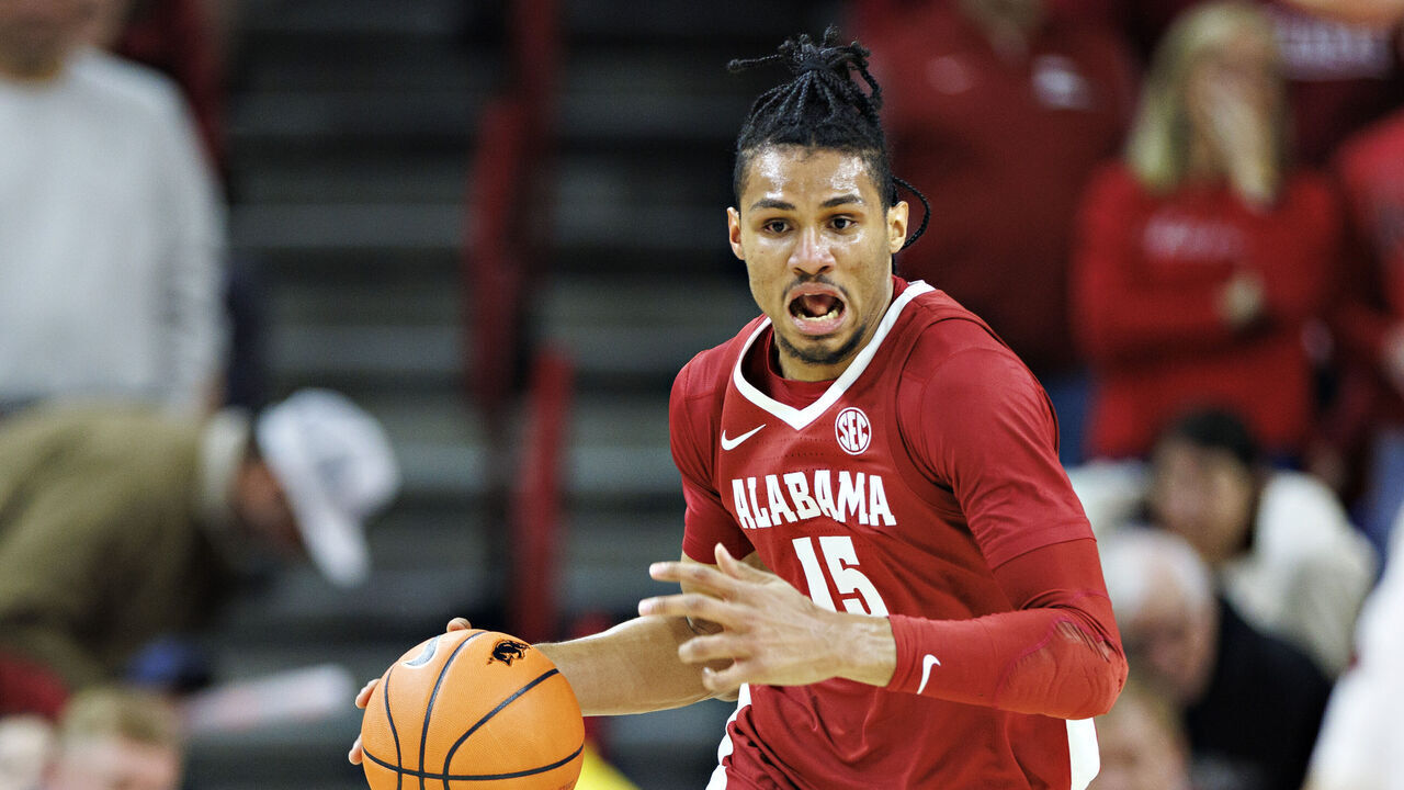 FAYETTEVILLE, ARKANSAS - FEBRUARY 08: Jarin Stevenson #15 of the Alabama Crimson Tide dribbles down the court during a game against the Arkansas Razorbacks at Bud Walton Arena on February 08, 2025 in Fayetteville, Arkansas. The Crimson Tide defeated the Razorbacks 85-81.