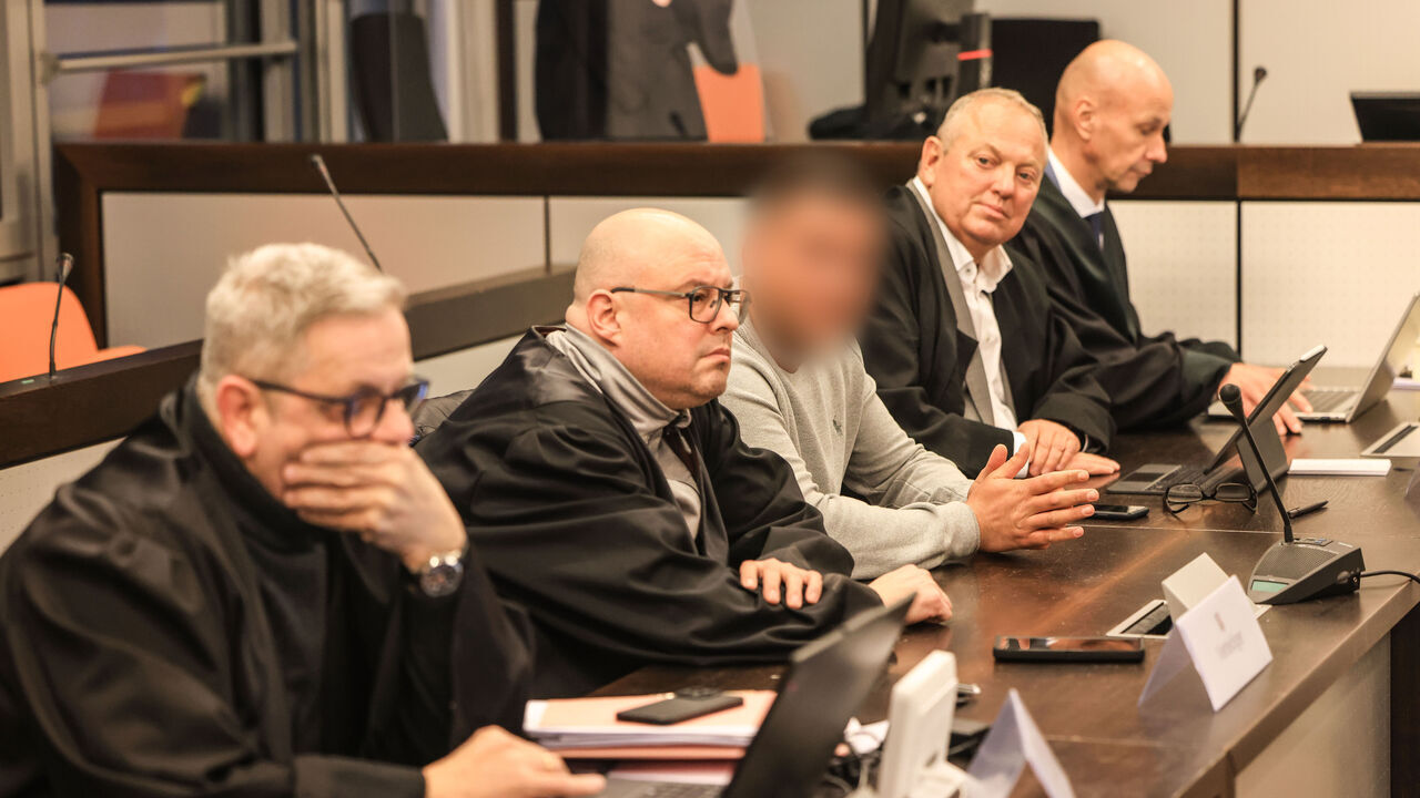 12 February 2025, North Rhine-Westphalia, Wuppertal: One of the three defendants (M) sits between lawyers in the courtroom of the district court before the verdict is announced. For the failed extortion of the family of ex-Formula 1 racing driver Michael Schumacher, the judiciary has sentenced three defendants to up to three years in prison. Photo: Oliver Berg/dpa - ATTENTION: Person(s) has/have been pixelated for legal reasons