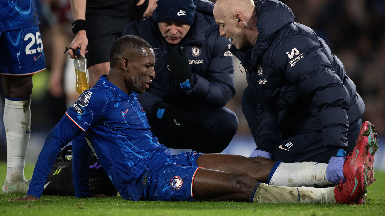 LONDON, ENGLAND - FEBRUARY 03: Nicolas Jackson of Chelsea receives medical attention during the Premier League match between Chelsea FC and West Ham United FC at Stamford Bridge on February 03, 2025 in London, England.