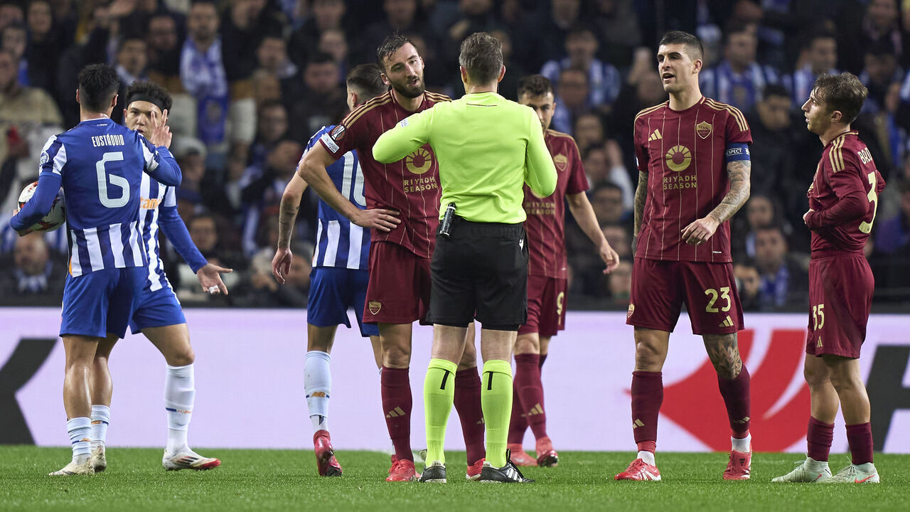 Bryan Cristante of AS Roma talks with referee, Tobias Stieler after received a red card during the UEFA Europa League Knockout phase play-offs1st leg match between FC porto and AS Roma at Estadio Do Dragao in Porto, Portugal, on February 13, 2025.