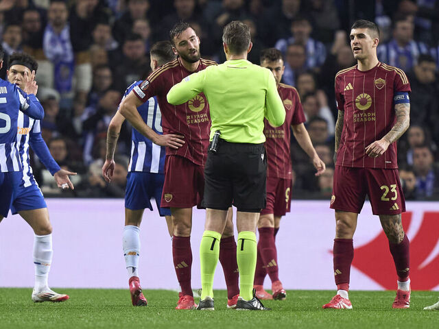 Bryan Cristante of AS Roma talks with referee, Tobias Stieler after received a red card during the UEFA Europa League Knockout phase play-offs1st leg match between FC porto and AS Roma at Estadio Do Dragao in Porto, Portugal, on February 13, 2025.