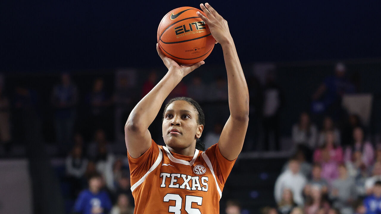 LEXINGTON, KENTUCKY - FEBRUARY 13: Madison Booker #35 of the Texas Longhorns shoots the ball against the Kentucky Wildcats during the game at Rupp Arena on February 13, 2025 in Lexington, Kentucky.