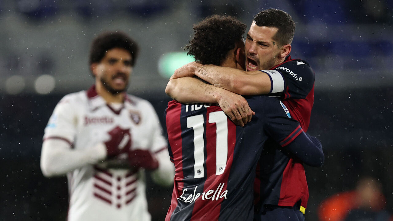 BOLOGNA, ITALY - FEBRUARY 14: Dan Ndoye of Bologna celebrates his goal with Remo Freuler of Bologna during the Serie match between Bologna and Torino at Stadio Renato Dall'Ara on February 14, 2025 in Bologna, Italy.