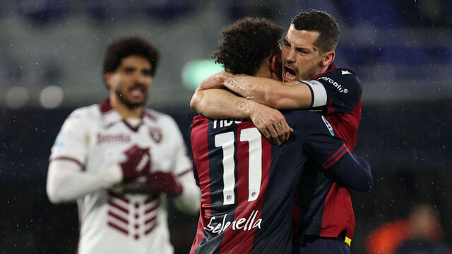 BOLOGNA, ITALY - FEBRUARY 14: Dan Ndoye of Bologna celebrates his goal with Remo Freuler of Bologna during the Serie match between Bologna and Torino at Stadio Renato Dall'Ara on February 14, 2025 in Bologna, Italy.