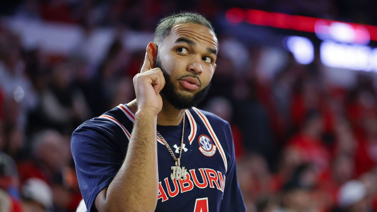 ATHENS, GEORGIA - JANUARY 18: Johni Broome #4 of the Auburn Tigers reacts towards the stands during the second half against the Georgia Bulldogs at Stegeman Coliseum on January 18, 2025 in Athens, Georgia.