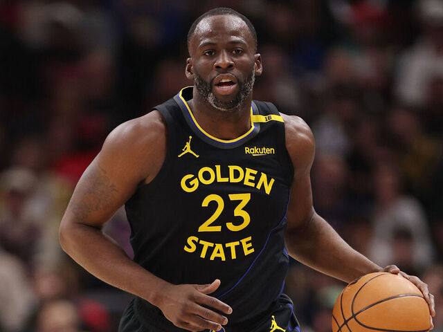 CHICAGO, ILLINOIS - FEBRUARY 08: Draymond Green #23 of the Golden State Warriors dribbles up the court against the Chicago Bulls during the first half at the United Center on February 08, 2025 in Chicago, Illinois.
