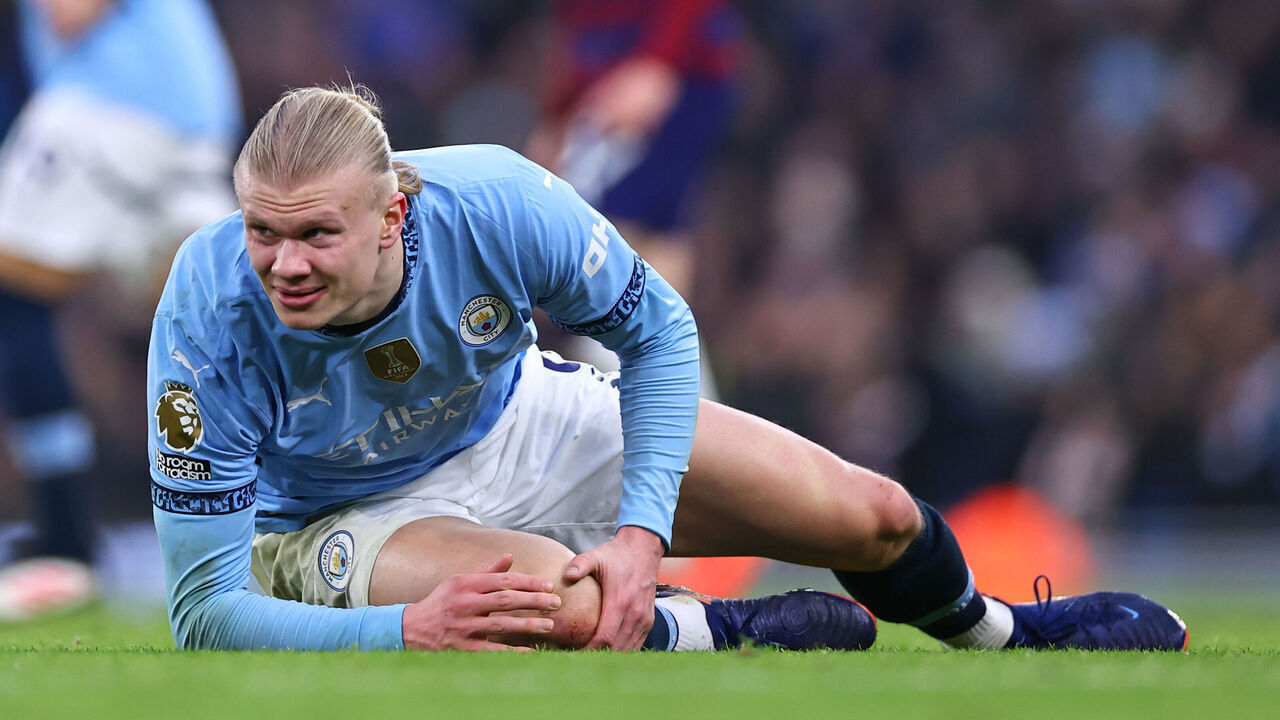 MANCHESTER, ENGLAND - FEBRUARY 15: Erling Haaland of Manchester City reacts after an injury during the Premier League match between Manchester City FC and Newcastle United FC at Etihad Stadium on February 15, 2025 in Manchester, England.
