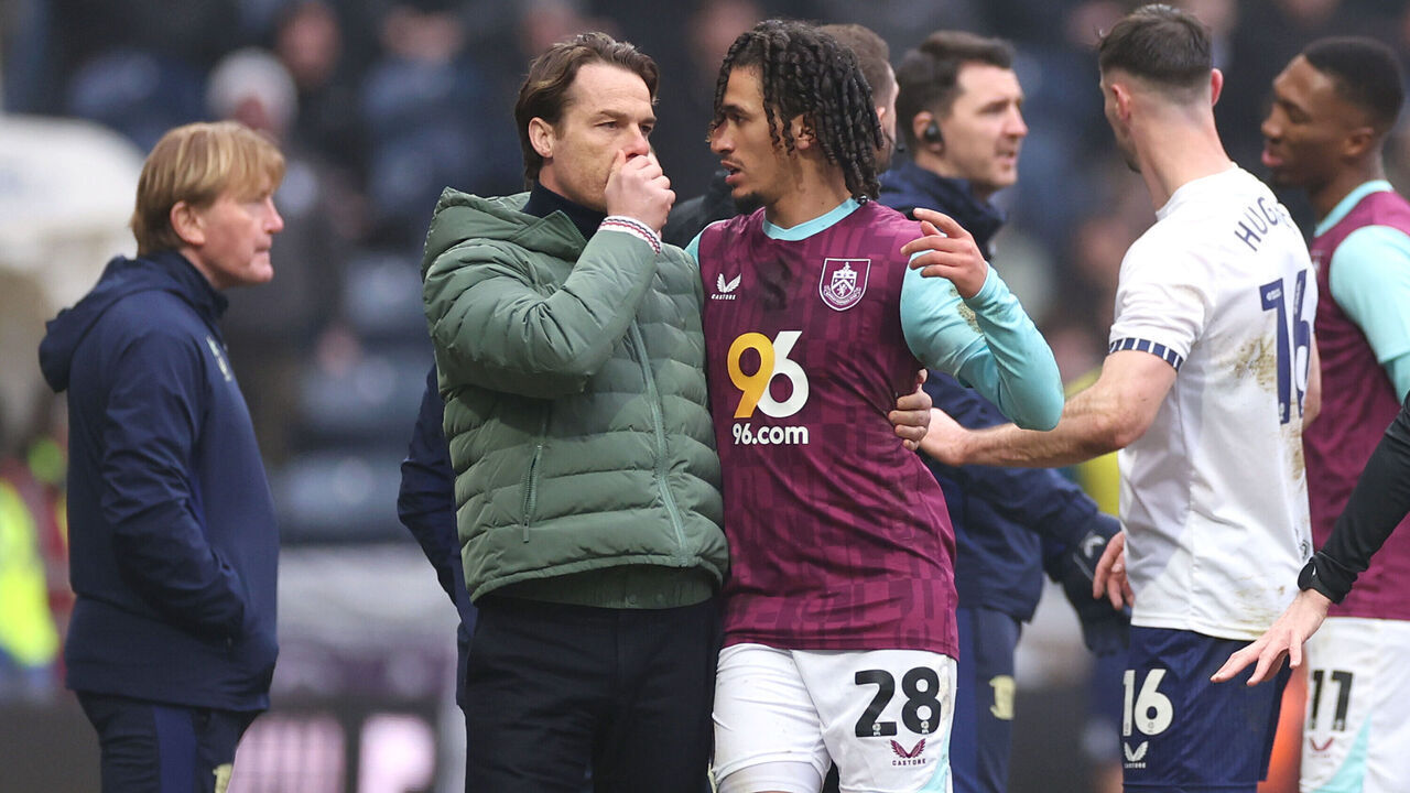 PRESTON, ENGLAND - FEBRUARY 15: Scott Parker, Manager of Burnley, speaks to Hannibal Mejbri of Burnley after an incident between Hannibal Mejbri of Burnley and Milutin Osmajic of Preston North End (not pictured) during the Sky Bet Championship match between Preston North End FC and Burnley FC at Deepdale on February 15, 2025 in Preston, England.