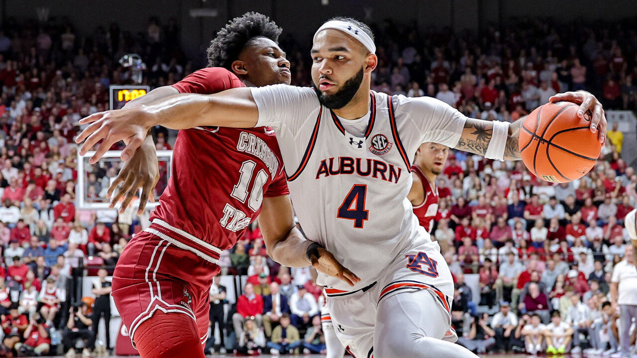TUSCALOOSA, ALABAMA - FEBRUARY 15: Johni Broome #4 of the Auburn Tigers drives to the basket during the first half around Mouhamed Dioubate #10 of the Alabama Crimson Tide at Coleman Coliseum on February 15, 2025 in Tuscaloosa, Alabama.