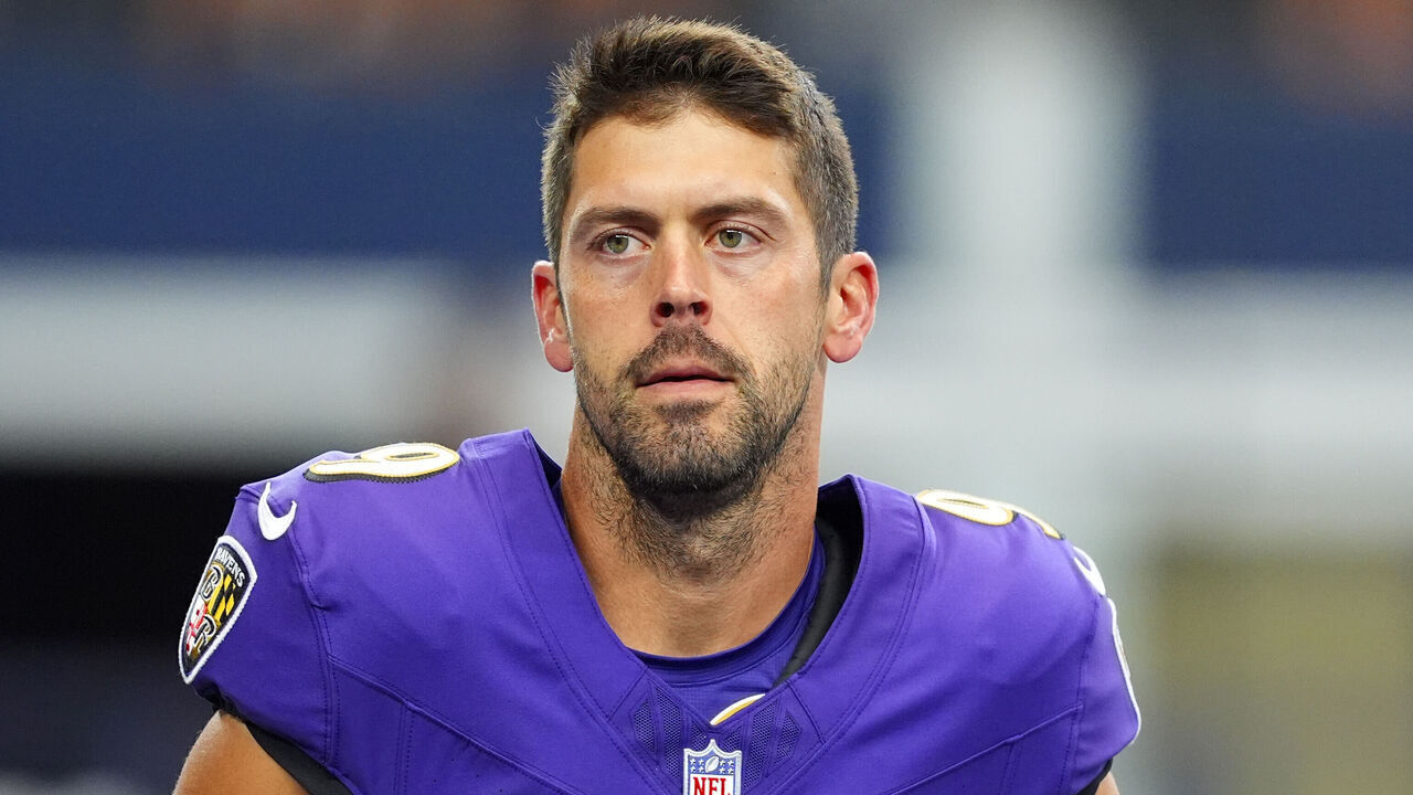 ARLINGTON, TEXAS - SEPTEMBER 22: Place kicker Justin Tucker #9 of the Baltimore Ravens warms up before the game against the Dallas Cowboys at AT&T Stadium on September 22, 2024 in Arlington, Texas.
