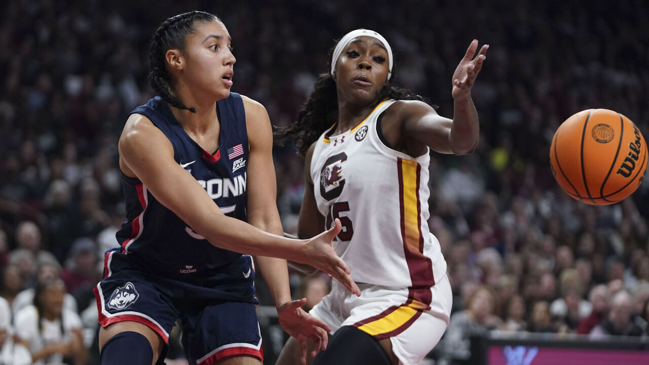 COLUMBIA, SOUTH CAROLINA - FEBRUARY 16: Azzi Fudd #35 of the UConn Huskies passes the ball against Raven Johnson #25 of the South Carolina Gamecocks during the second quarter an NCAA women's basketball game at Colonial Life Arena on February 16, 2025 in Columbia, South Carolina.