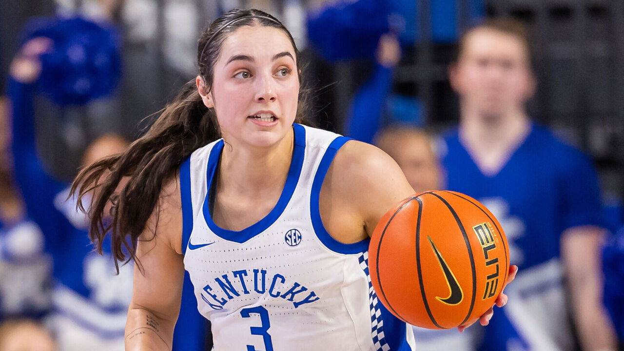 LEXINGTON, KENTUCKY - JANUARY 30: Georgia Amoore #3 of the Kentucky Wildcats brings the ball up court during the game against the Alabama Crimson Tide at Memorial Coliseum on January 30, 2025 in Lexington, Kentucky.