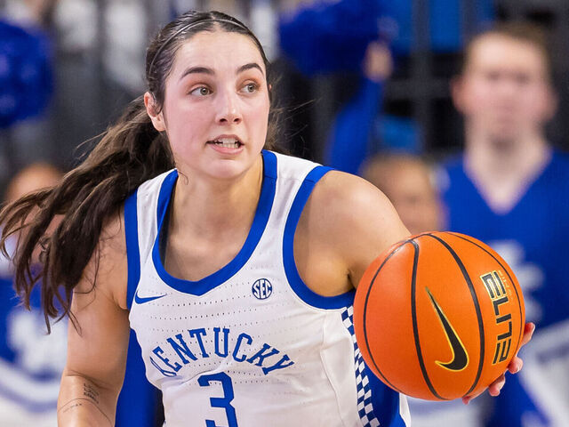 LEXINGTON, KENTUCKY - JANUARY 30: Georgia Amoore #3 of the Kentucky Wildcats brings the ball up court during the game against the Alabama Crimson Tide at Memorial Coliseum on January 30, 2025 in Lexington, Kentucky.