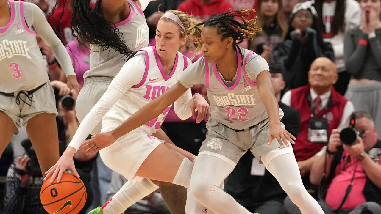COLUMBUS, OHIO - FEBRUARY 17: Jaloni Cambridge #22 of the Ohio State Buckeyes battles Lucy Olsen #33 of the Iowa Hawkeyes for the ball during overtime at Value City Arena on February 17, 2025 in Columbus, Ohio.