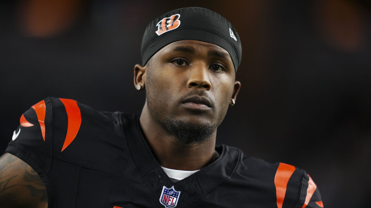 ARLINGTON, TX - DECEMBER 09: Tee Higgins #5 of the Cincinnati Bengals warms up prior to an NFL football game against the Dallas Cowboys at AT&T Stadium on December 9, 2024 in Arlington, Texas.