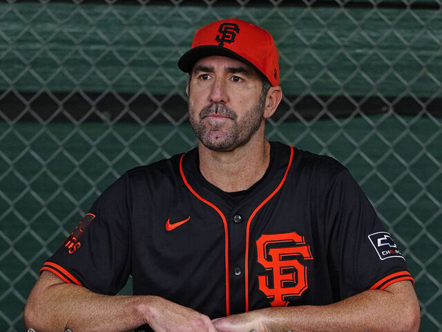 SCOTTSDALE, ARIZONA - FEBRUARY 16: Justin. Verlander #35 of the San Francisco Giants watches his teammates throw in the bullpen at Scottsdale Stadium on February 16, 2025 in Scottsdale, Arizona.