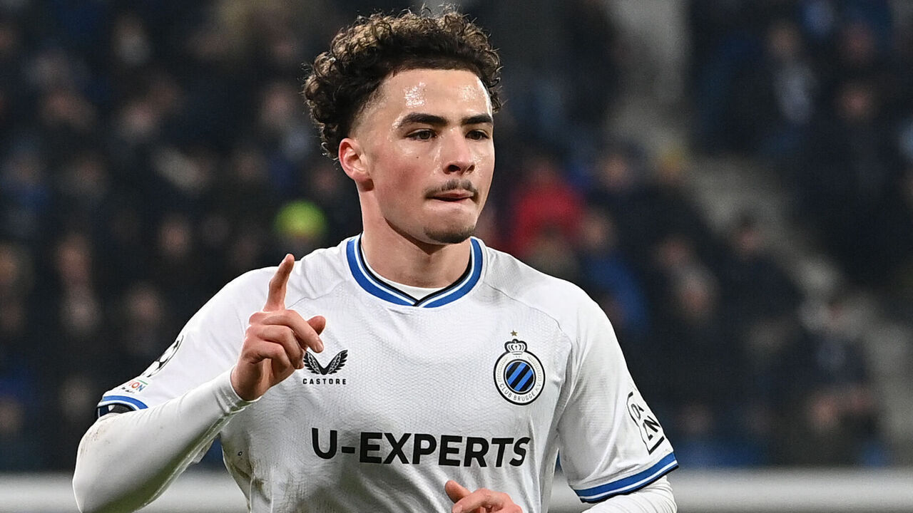 Club Brugge's Belgian midfielder #68 Chemsdine Talbi celebrates scoring his team's second goal during the UEFA Champions League knockout phase play-off 2nd leg football match between Club Brugge KV and Atalanta at the Stadio di Bergamo in Bergamo on February 18, 2025.