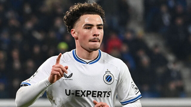 Club Brugge's Belgian midfielder #68 Chemsdine Talbi celebrates scoring his team's second goal during the UEFA Champions League knockout phase play-off 2nd leg football match between Club Brugge KV and Atalanta at the Stadio di Bergamo in Bergamo on February 18, 2025.