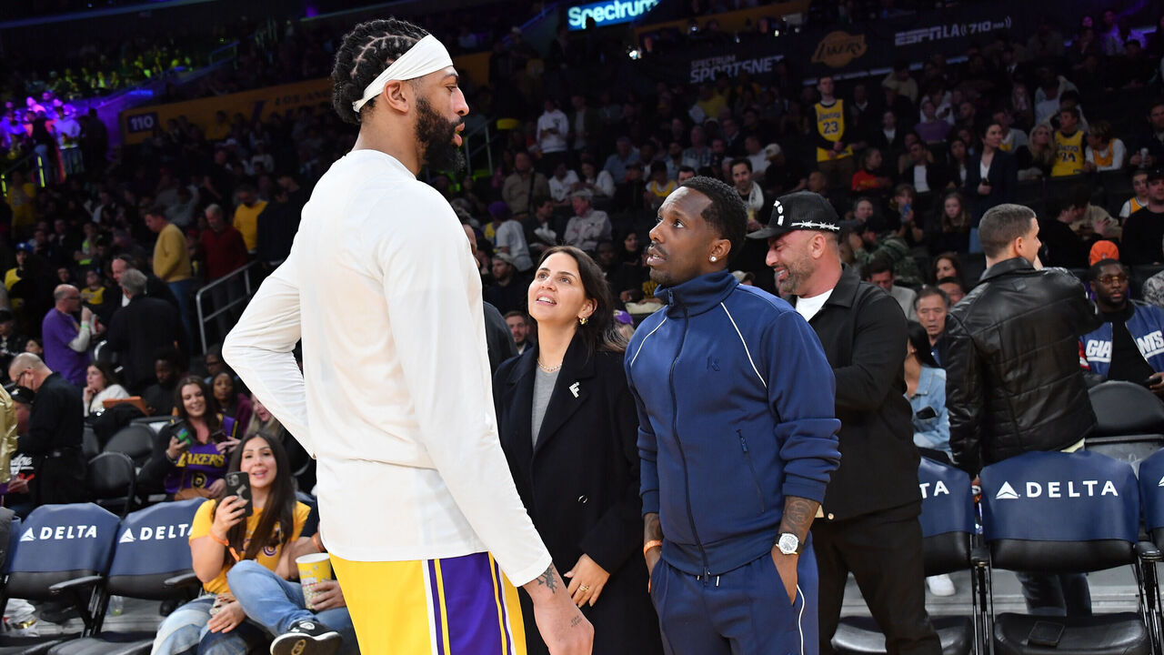 LOS ANGELES, CALIFORNIA - MARCH 18: Rich Paul and Fara Leff talk to Anthony Davis #3 of the Los Angeles Lakers during halftime of a basketball game against the Atlanta Hawks at Crypto.com Arena on March 18, 2024 in Los Angeles, California.