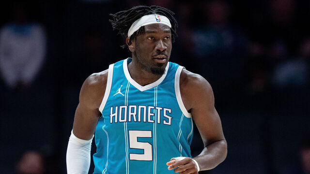 CHARLOTTE, NORTH CAROLINA - FEBRUARY 03: Mark Williams #5 of the Charlotte Hornets plays against the Washington Wizards during their game at Spectrum Center on February 03, 2025 in Charlotte, North Carolina.