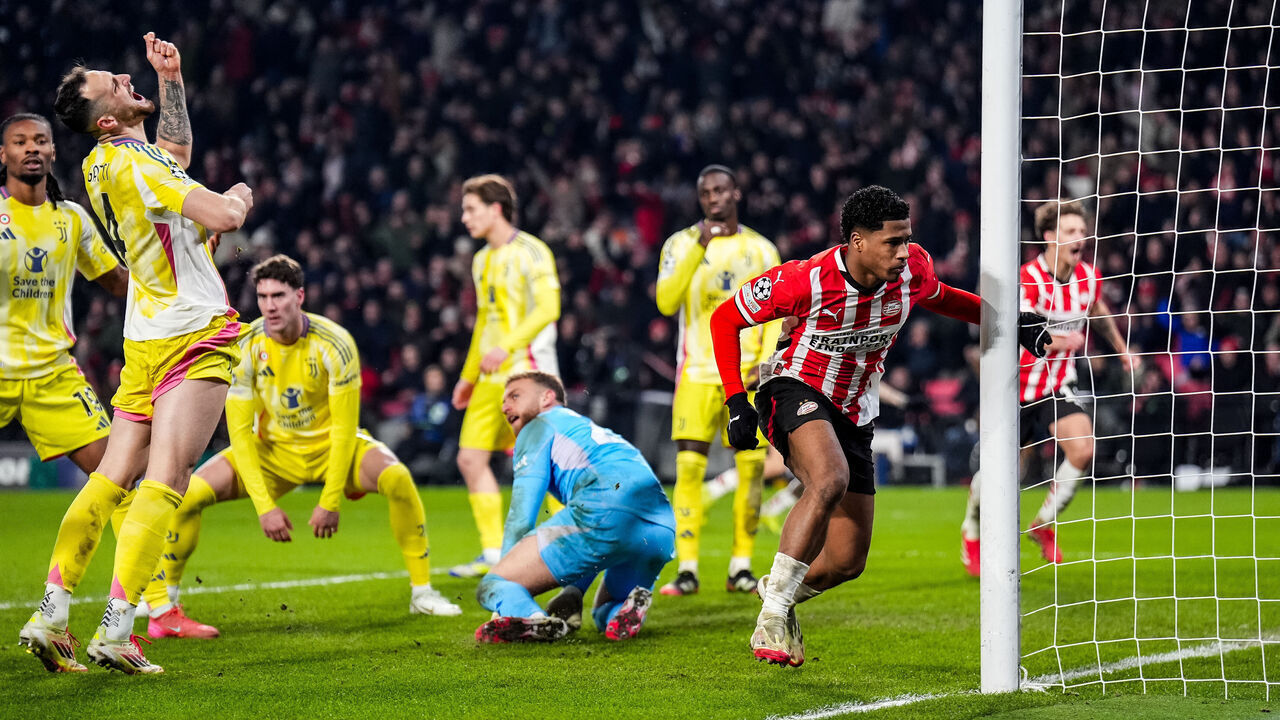 EINDHOVEN, NETHERLANDS - FEBRUARY 19: Ryan Flamingo of PSV celebrates after scoring his team's third goal during the UEFA Champions League 2024/25 League Knockout Play-off second leg match between PSV and Juventus at PSV Stadion on February 19, 2025 in Eindhoven, Netherlands.