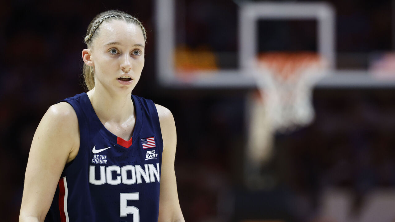 KNOXVILLE, TENNESSEE - FEBRUARY 06: Paige Bueckers #5 of the UConn Huskies looks on during the second half of the game against the Tennessee Lady Vols at Thompson-Boling Arena on February 06, 2025 in Knoxville, Tennessee.