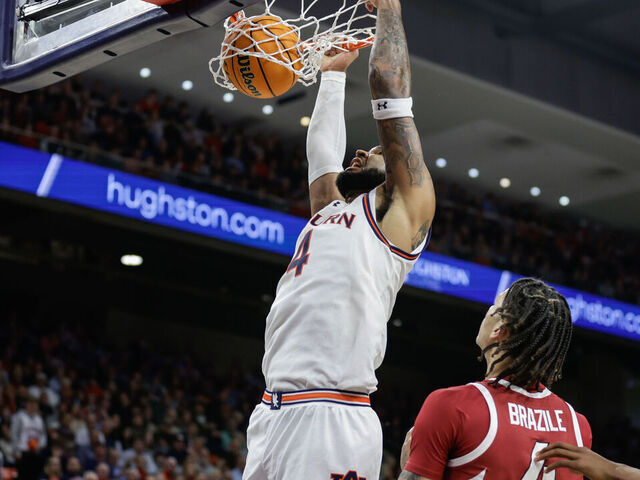 AUBURN, ALABAMA - FEBRUARY 19: Johni Broome #4 of the Auburn Tigers slam dunks in the second half against the Arkansas Razorbacks at Neville Arena on February 19, 2025 in Auburn, Alabama.