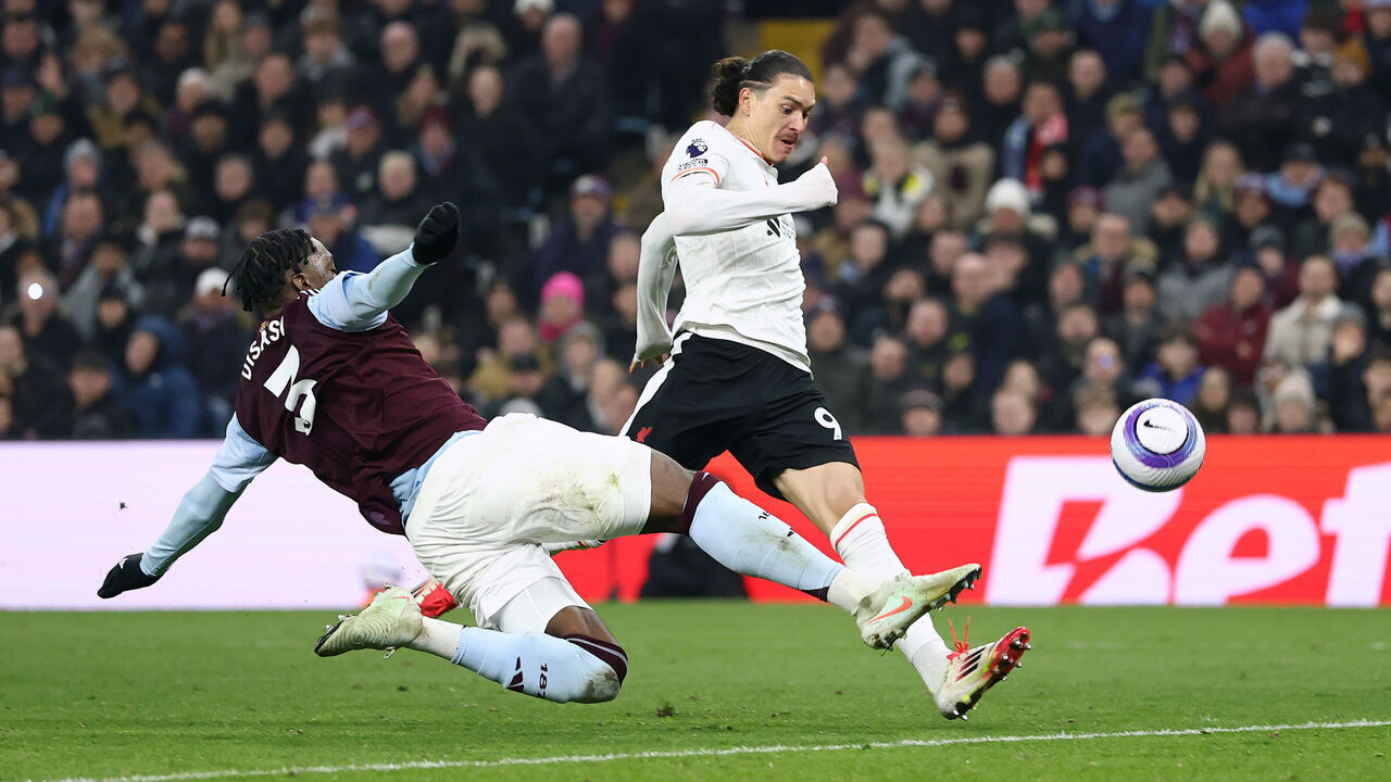 BIRMINGHAM, ENGLAND - FEBRUARY 19: Darwin Nunez of Liverpool misses a chance on goal under pressure from Tyrone Mings of Aston Villa during the Premier League match between Aston Villa FC and Liverpool FC at Villa Park on February 19, 2025 in Birmingham, England.