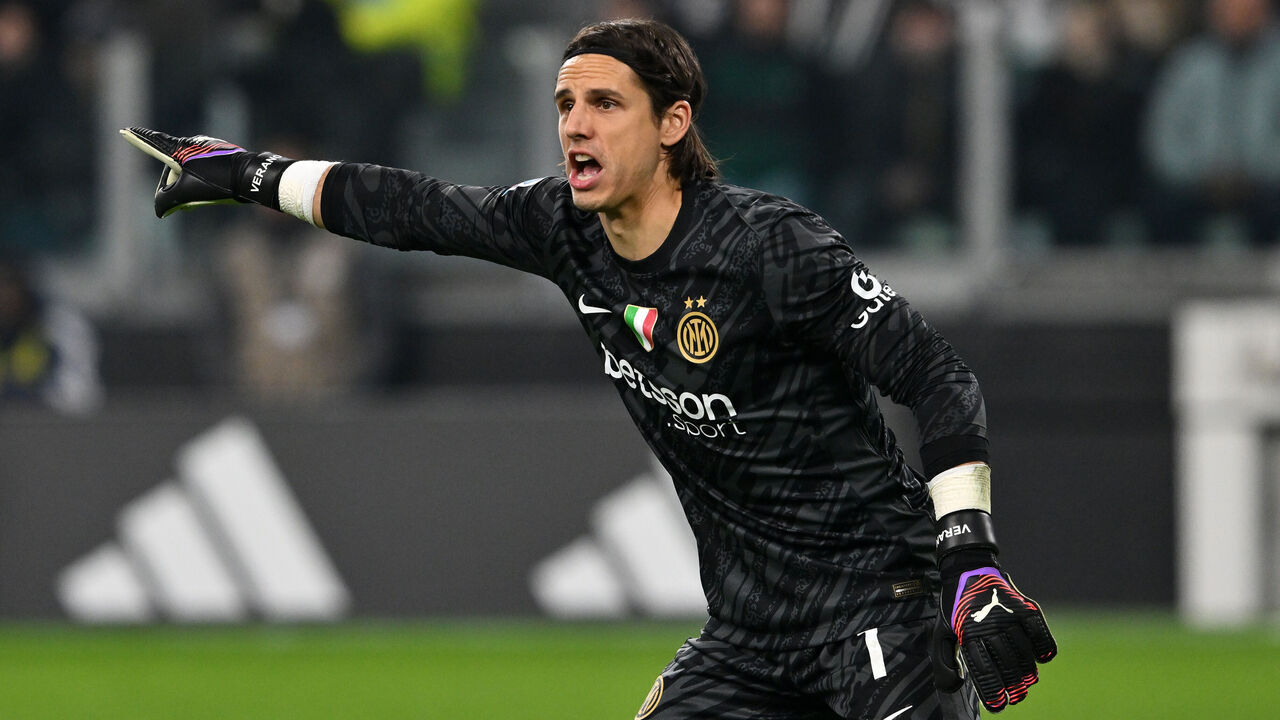 TURIN, ITALY - FEBRUARY 16: Yann Sommer of FC Internazionale reacts during the Serie A match between Juventus and FC Internazionale at on February 16, 2025 in Turin, Italy.