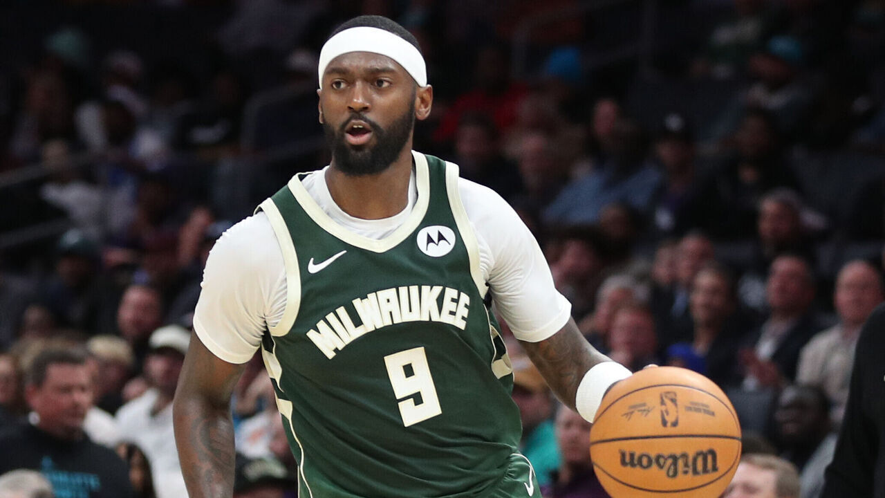 CHARLOTTE, NC - FEBRUARY 5: Bobby Portis #9 of the Milwaukee Bucks dribbles the ball during the game against the Charlotte Hornets on February 5, 2025 at Spectrum Center in Charlotte, North Carolina. Mandatory Copyright Notice: Copyright 2025 NBAE