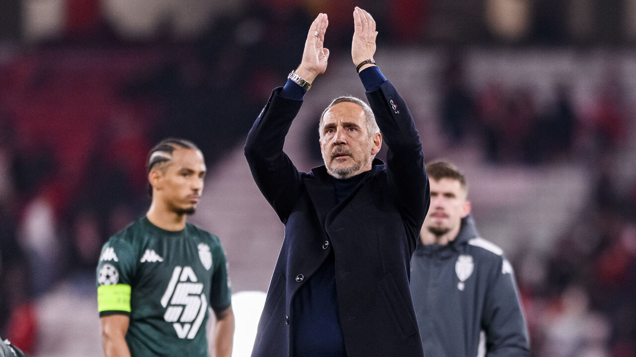 LISBON, PORTUGAL - FEBRUARY 18: AS Monaco Head Coach Adi Hutter thanks supporters for standing following the UEFA Champions League 2024/25 League Knockout Play-off second leg match between SL Benfica and AS Monaco at Estádio do Sport Lisboa e Benfica on February 18, 2025 in Lisbon, Portugal.