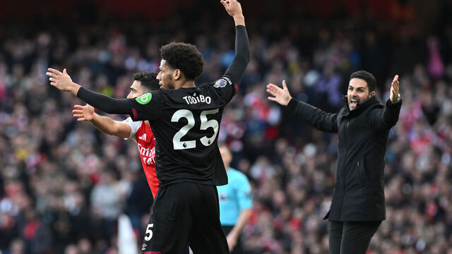 LONDON, ENGLAND - FEBRUARY 22: Mikel Arteta, Manager of Arsenal, Mikel Merino of Arsenal and Jean-Clair Todibo of West Ham United react during the Premier League match between Arsenal FC and West Ham United FC at Emirates Stadium on February 22, 2025 in London, England.