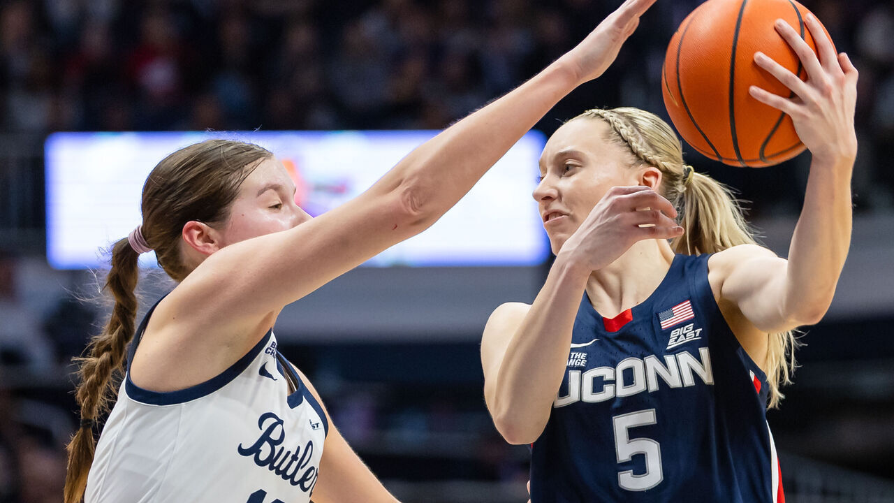 INDIANAPOLIS, INDIANA - FEBRUARY 22: Paige Bueckers #5 of the UConn Huskies passes the ball against Lily Zeinstra #10 of the Butler Bulldogs during the first half at Hinkle Fieldhouse on February 22, 2025 in Indianapolis, Indiana.