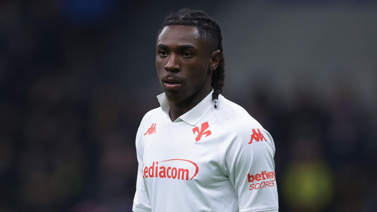 MILAN, ITALY - FEBRUARY 10: Moise Kean of ACF Fiorentina looks on during the Serie A match between FC Internazionale and ACF Fiorentina at Stadio Giuseppe Meazza on February 10, 2025 in Milan, Italy.