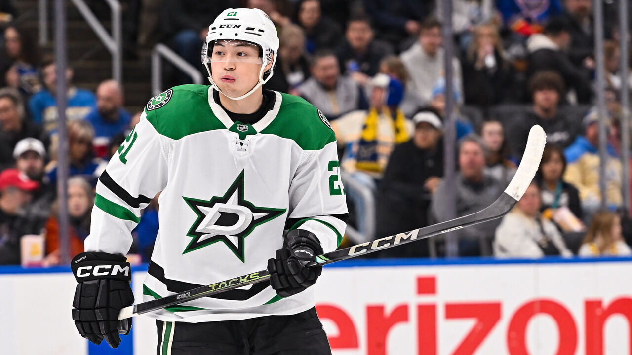 ST. LOUIS, MO - JANUARY 25: Dallas Stars left wing Jason Robertson (21) during a regular season game where the St. Louis Blues hosted the Dallas Stars on Saturday January 25, 2025, at the Enterprise Center in St. Louis MO