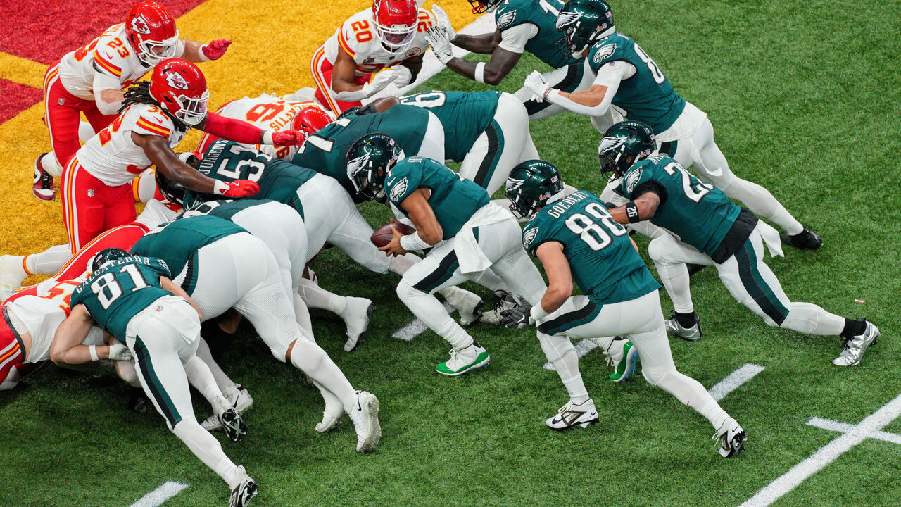 NEW ORLEANS, LA - FEBRUARY 09: Philadelphia Eagles quarterback Jalen Hurts (1) scores touchdown on a tush push during Super Bowl LIX between the Philadelphia Eagles and the Kansas City Chiefs on February 9, 2025 at the Superdome in New Orleans, LA.